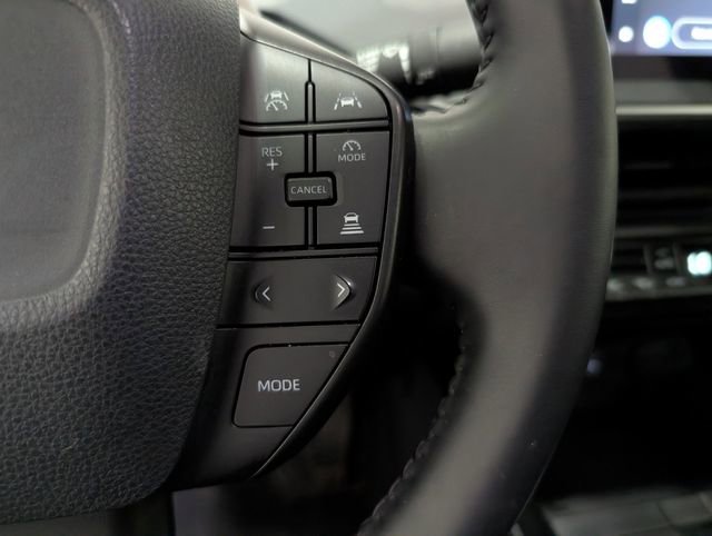 Used 2025 Toyota Prius LE FWD image 17