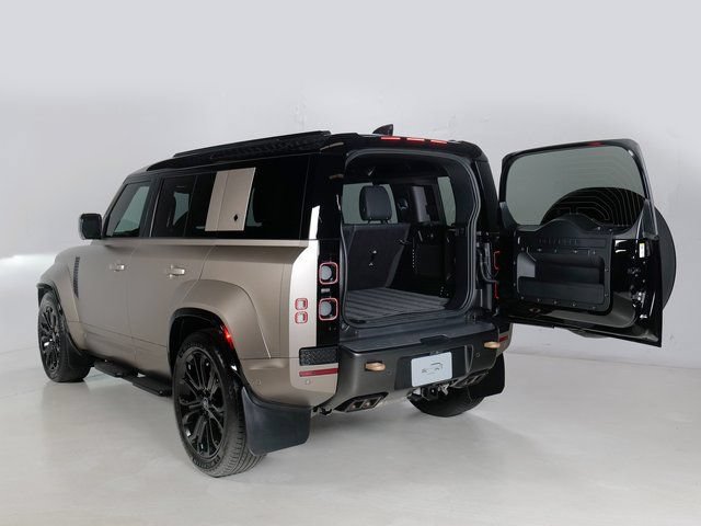 Certified 2025 Land Rover Defender 110 AWD/4WD image 31