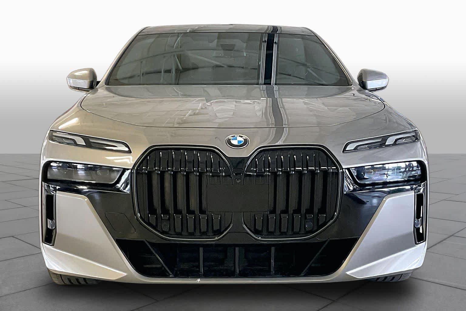 Certified 2024 BMW 760i xDrive AWD/4WD image 3