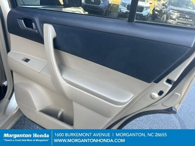 Used 2012 Toyota Highlander FWD w/ Tech Pkg image 32