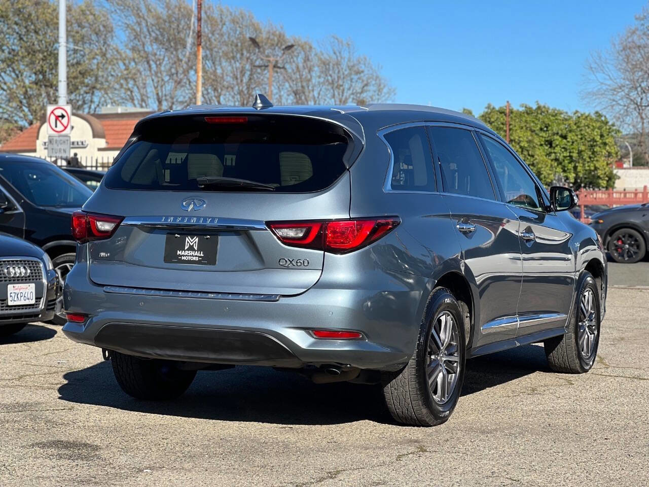 Used 2019 INFINITI QX60 Luxe w/ Essential Package image 4