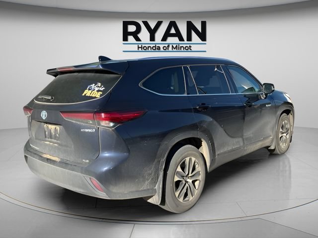 Used 2020 Toyota Highlander XLE AWD/4WD image 2
