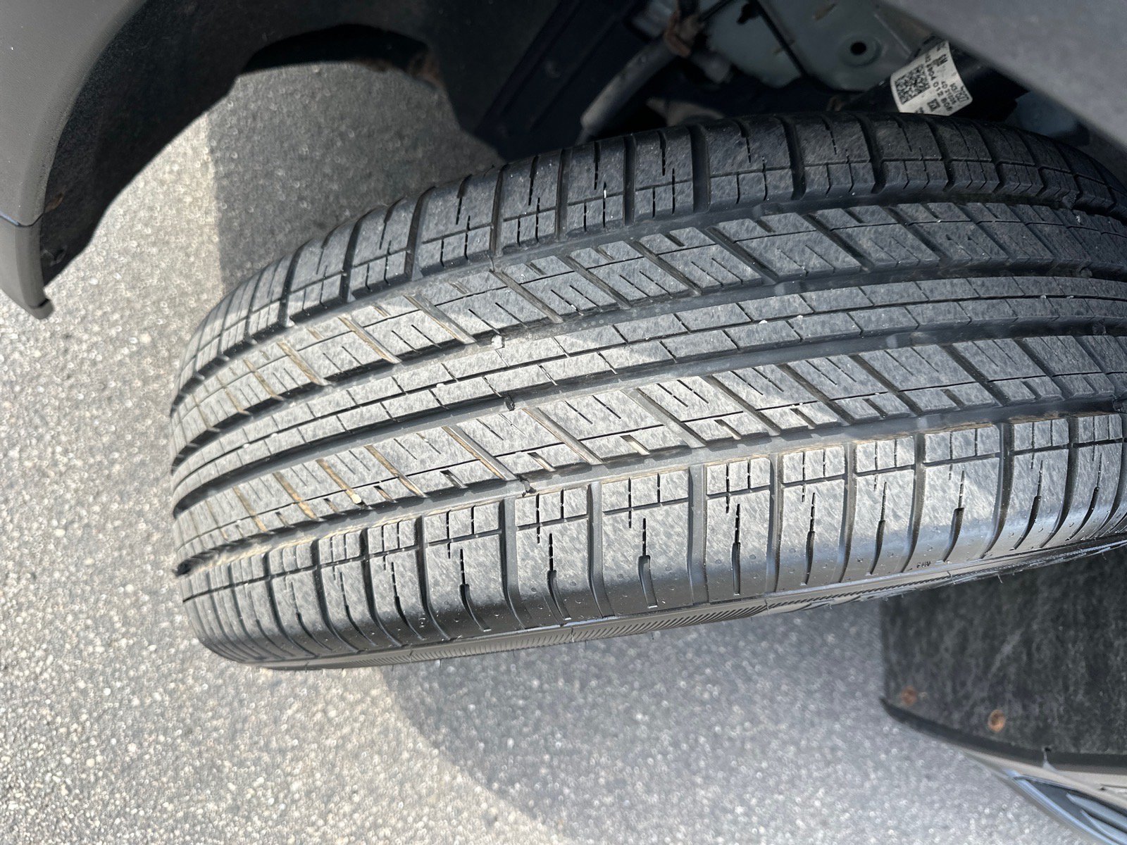 Used 2021 Chevrolet Traverse LT w/ LPO, 'HIT The Road' Package AWD/4WD image 10