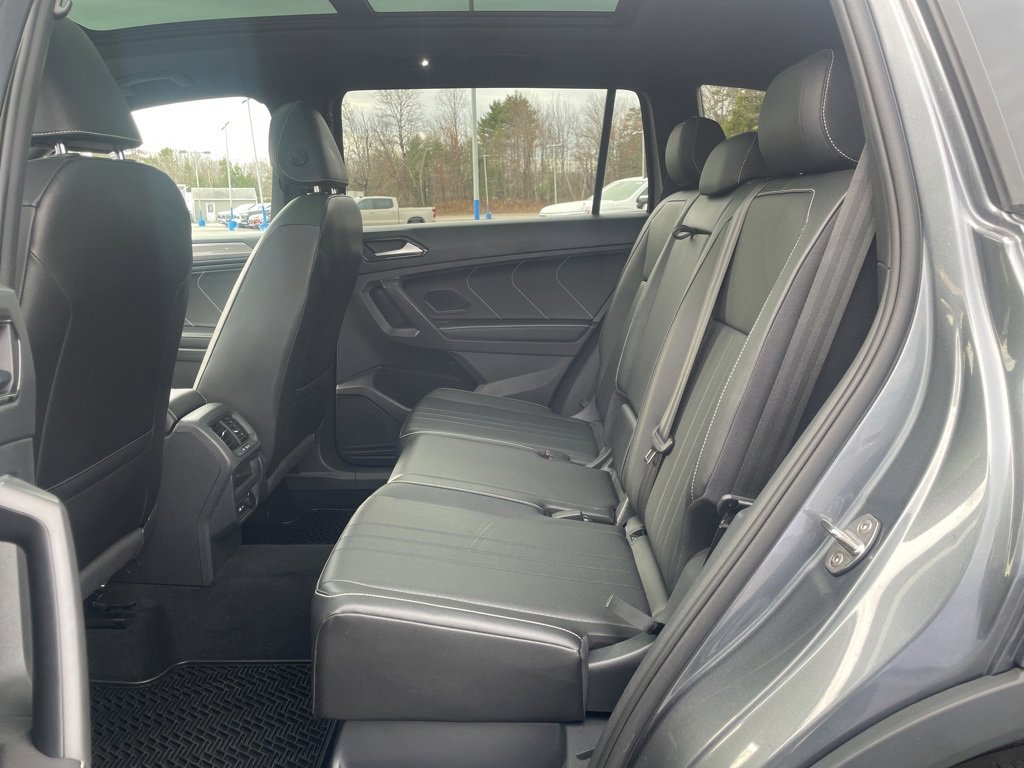 Used 2022 Volkswagen Tiguan SE R-Line image 28