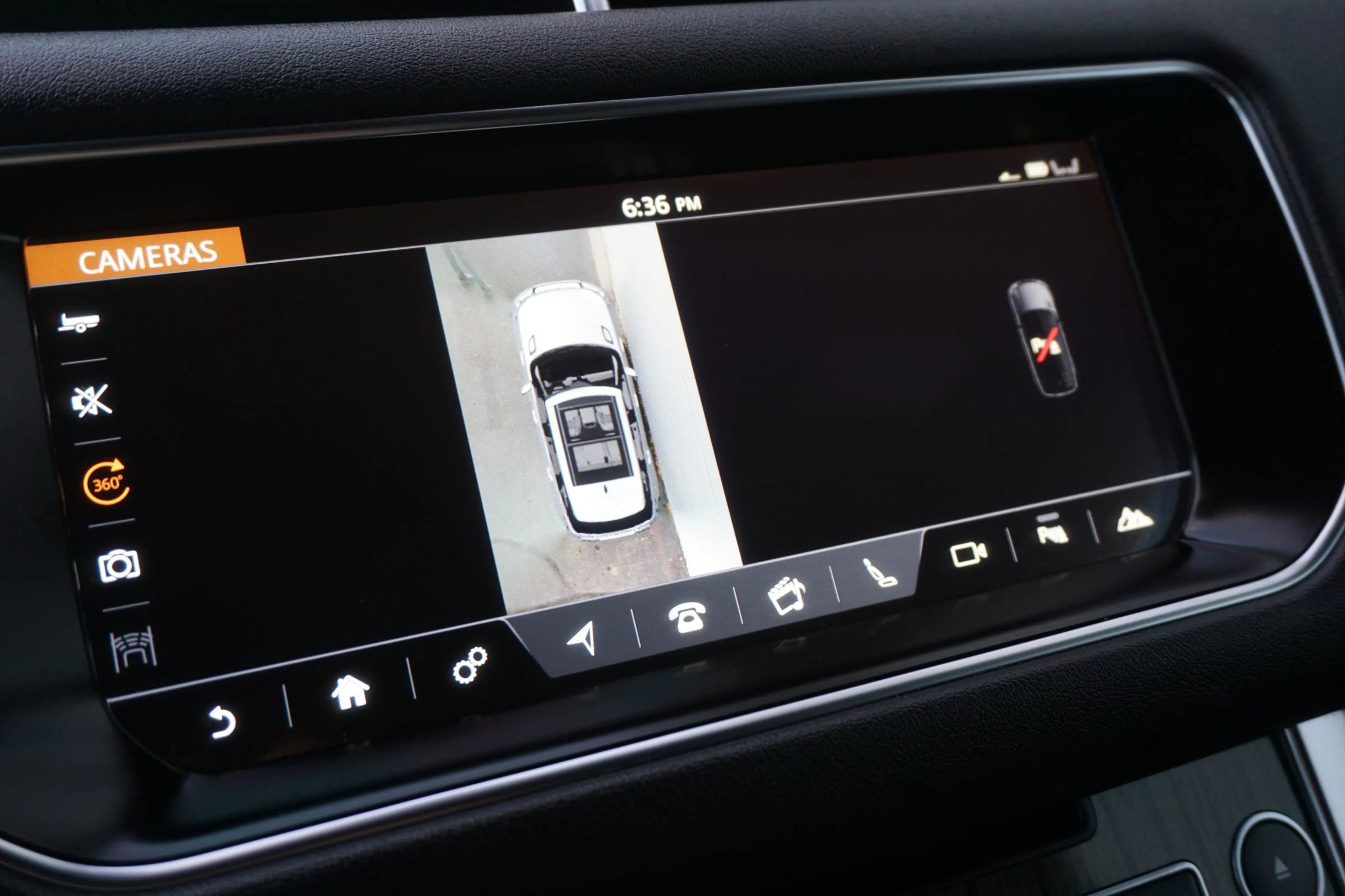 Used 2017 Land Rover Range Rover Sport HSE image 16