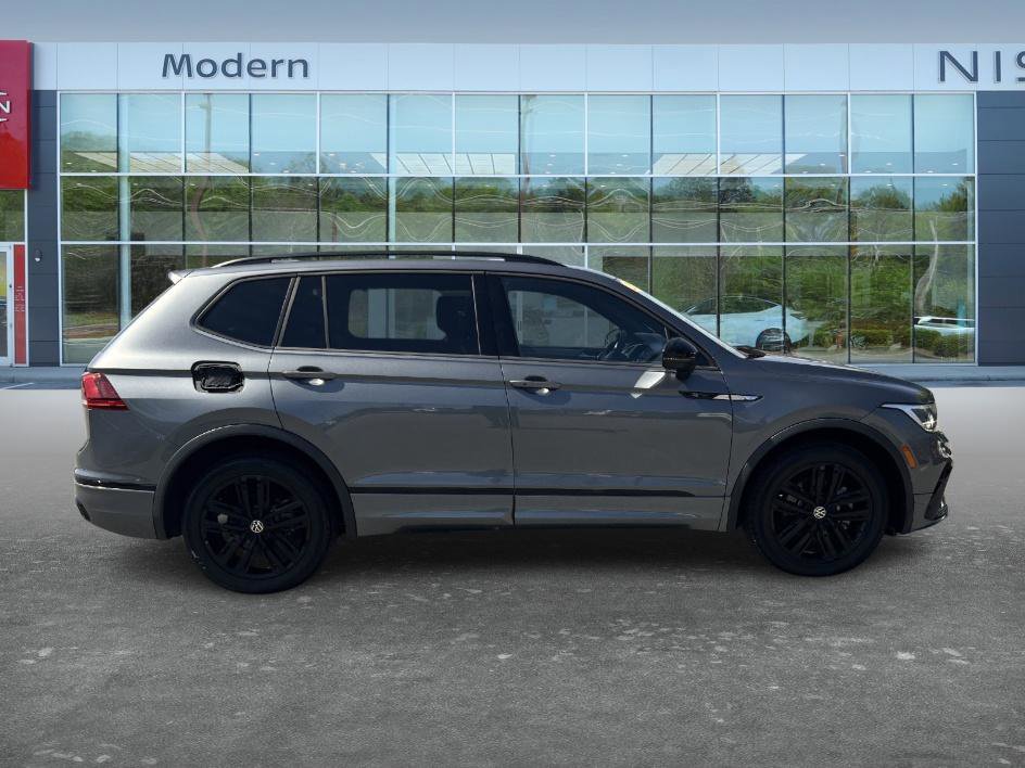 Used 2022 Volkswagen Tiguan SE R-Line image 4