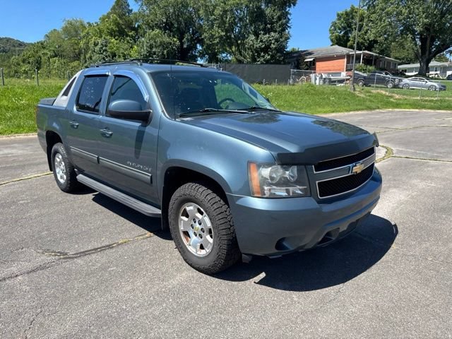 Used 2011 Chevrolet Avalanche LS w/ Convenience Package AWD/4WD image 2