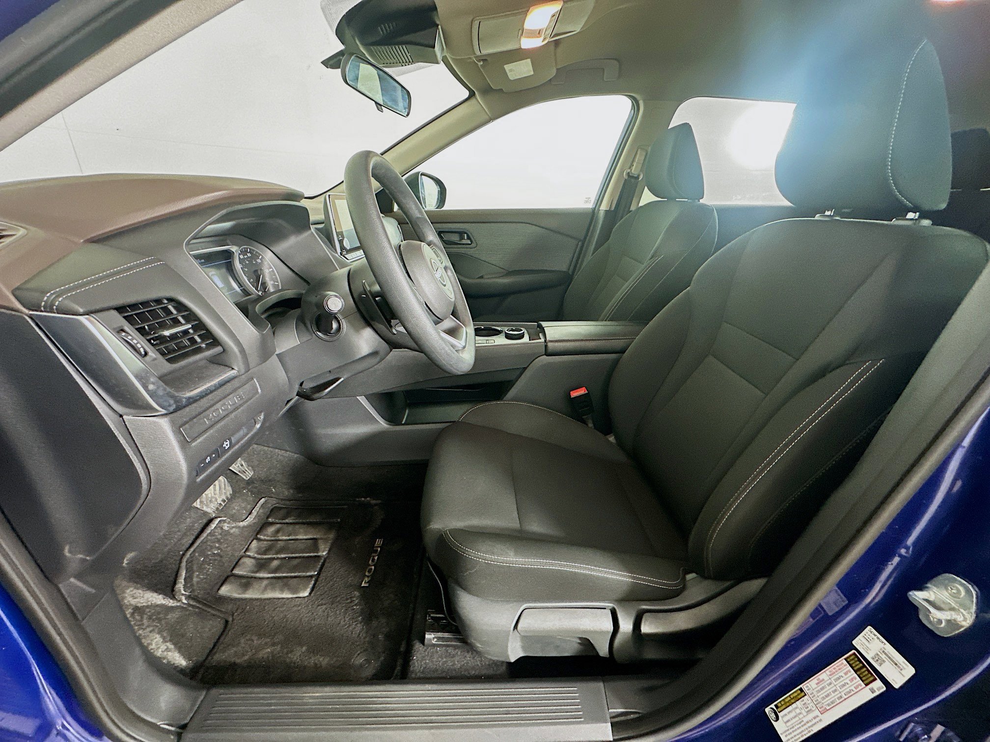 Used 2023 Nissan Rogue S AWD/4WD image 13