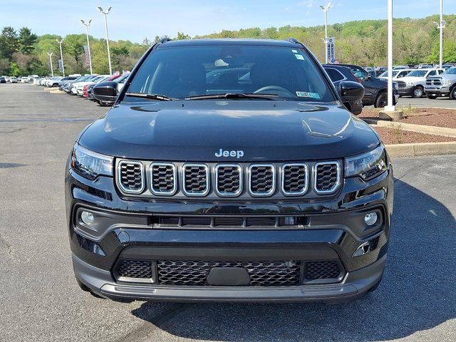 Certified 2024 Jeep Compass Latitude AWD/4WD image 2
