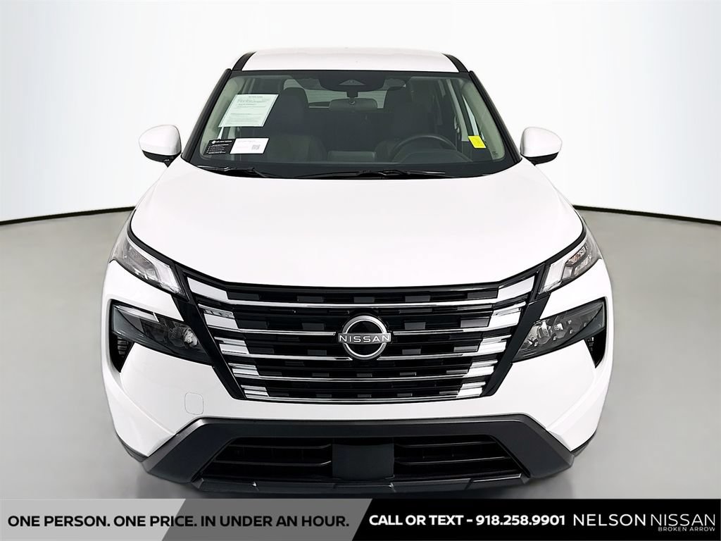 Certified 2026 Nissan Rogue SV FWD image 2