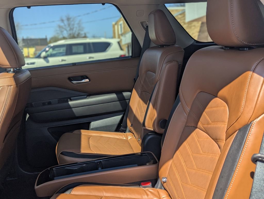Used 2023 Nissan Pathfinder Platinum image 18
