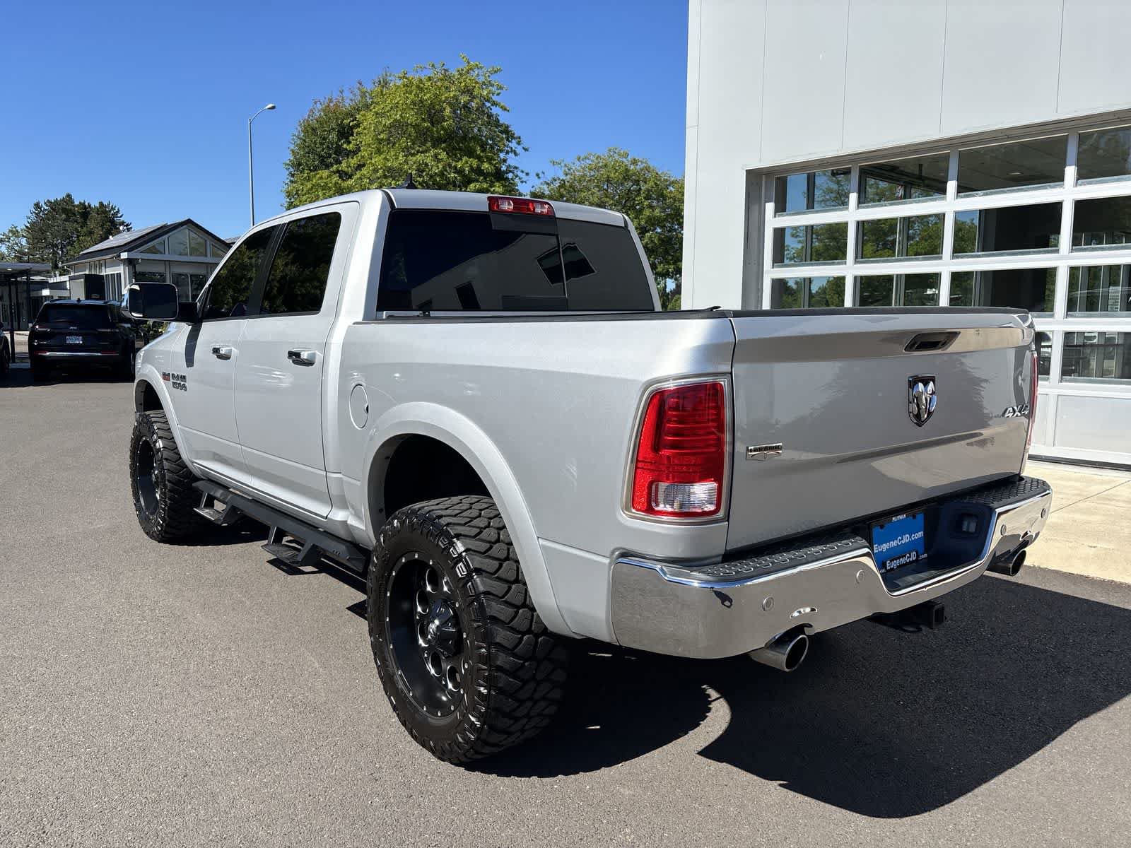 Used 2016 RAM 1500 Laramie w/ Convenience Group AWD/4WD image 3