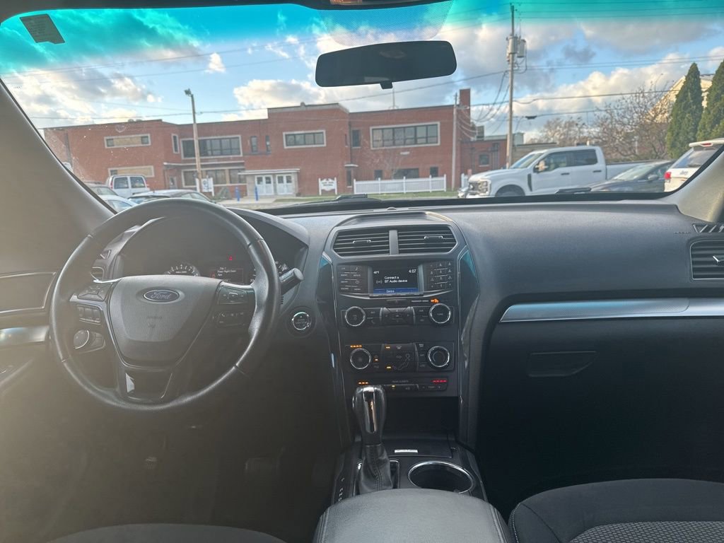 Used 2018 Ford Explorer XLT image 35