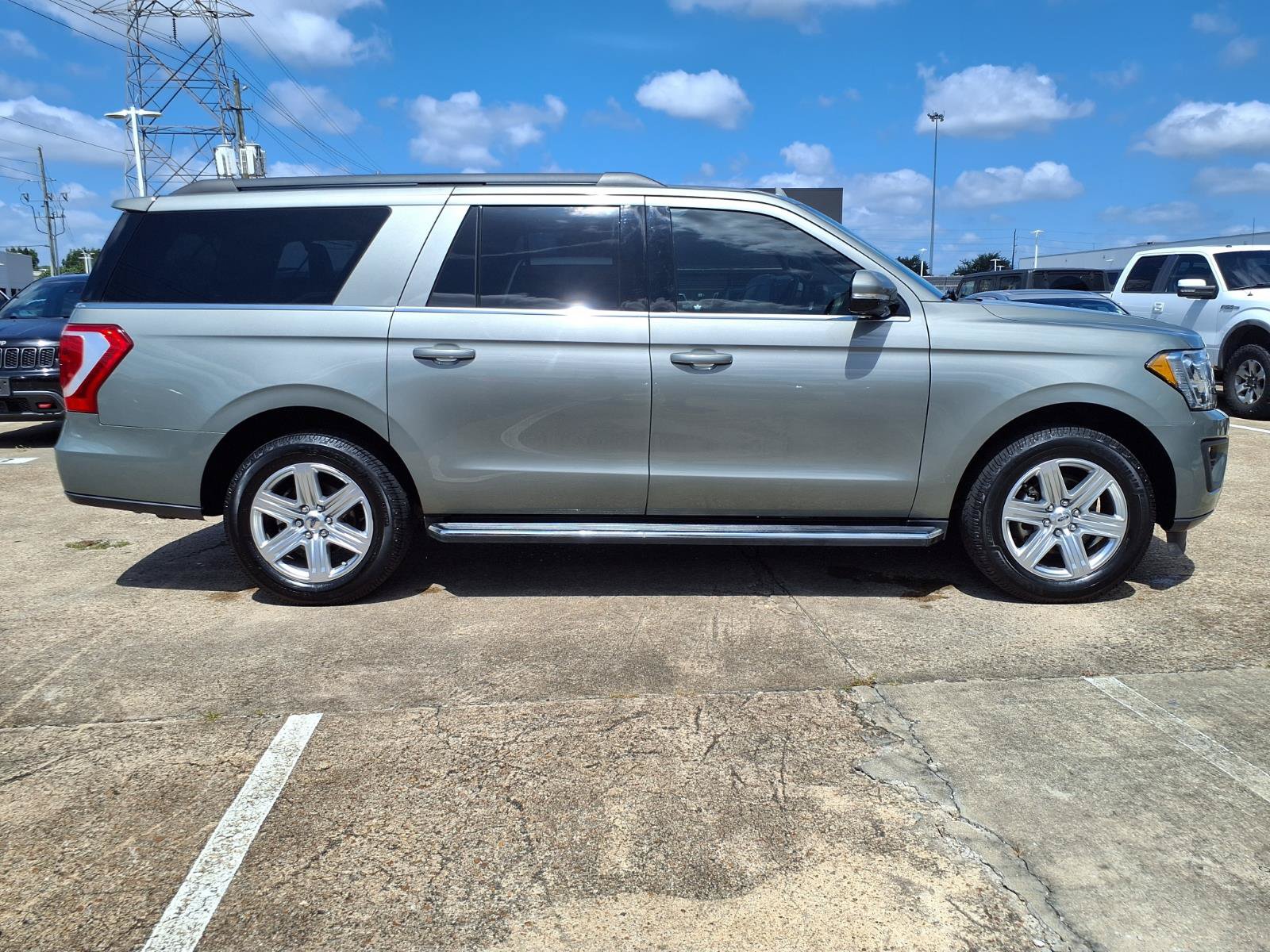 Used 2019 Ford Expedition Max XLT w/ Equipment Group 202A RWD image 29