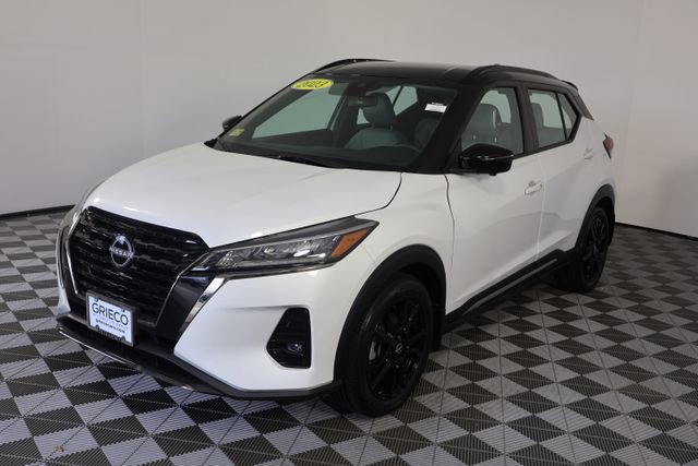 Used 2023 Nissan Kicks SR w/ SR Premium Package image 4