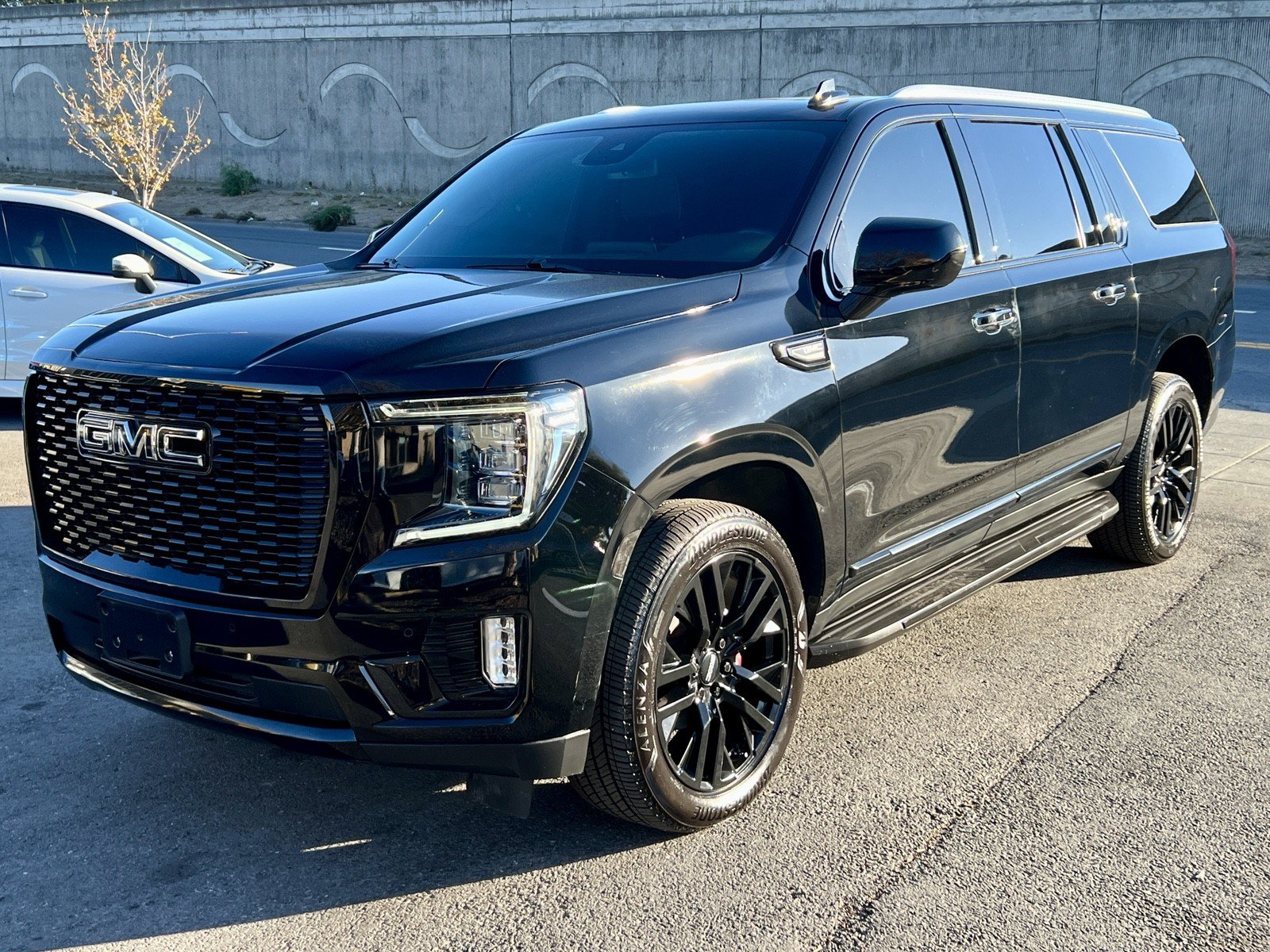 Used 2023 GMC Yukon XL SLT AWD/4WD image 10