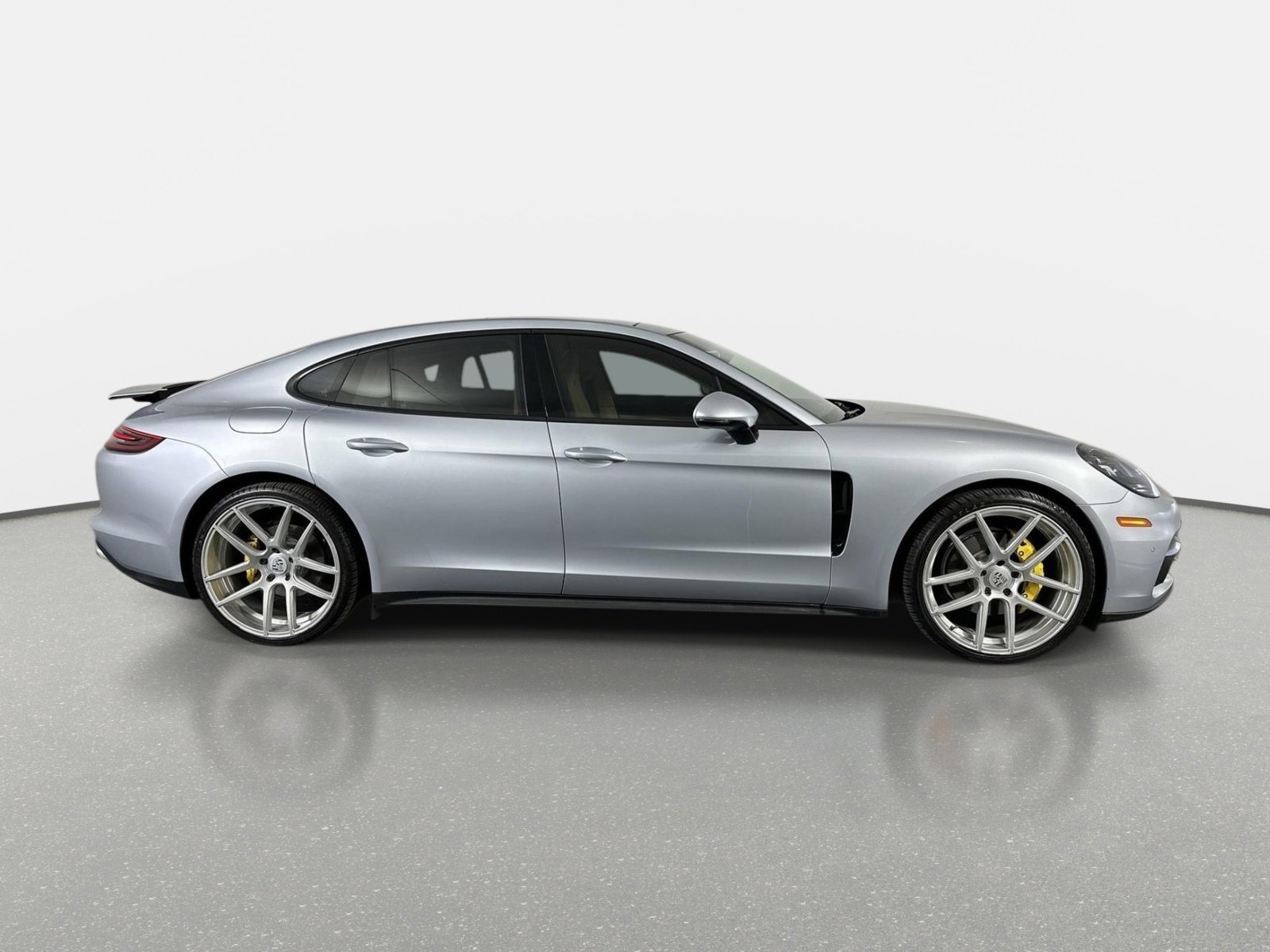 Used 2018 Porsche Panamera 4 image 9