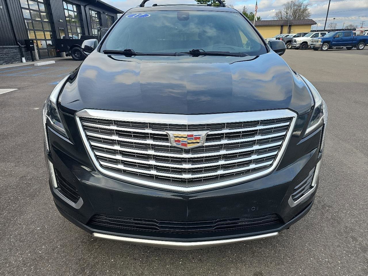 Used 2017 Cadillac XT5 Platinum AWD/4WD image 2