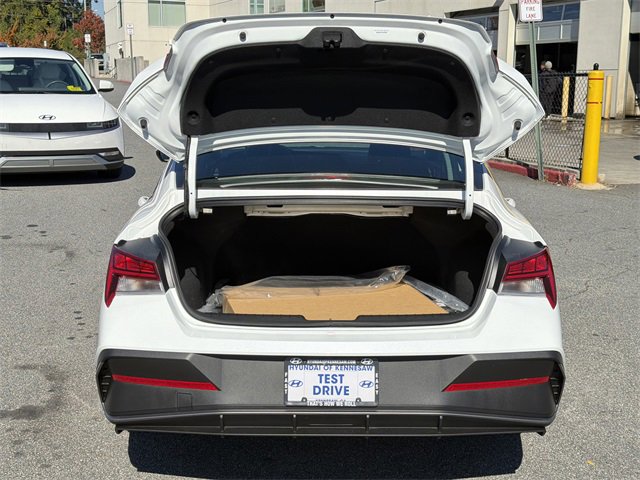 New 2026 Hyundai Elantra Blue image 17