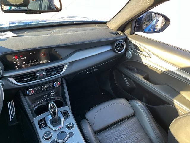 Used 2023 Alfa Romeo Stelvio Veloce AWD/4WD image 11
