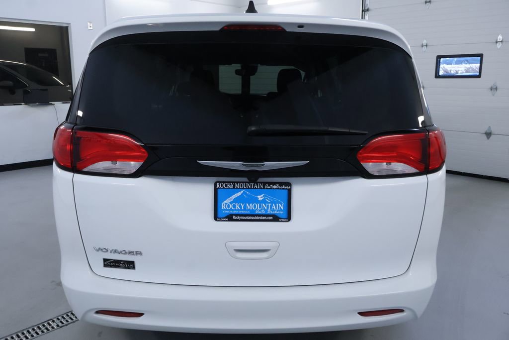 Used 2023 Chrysler Voyager LX image 6