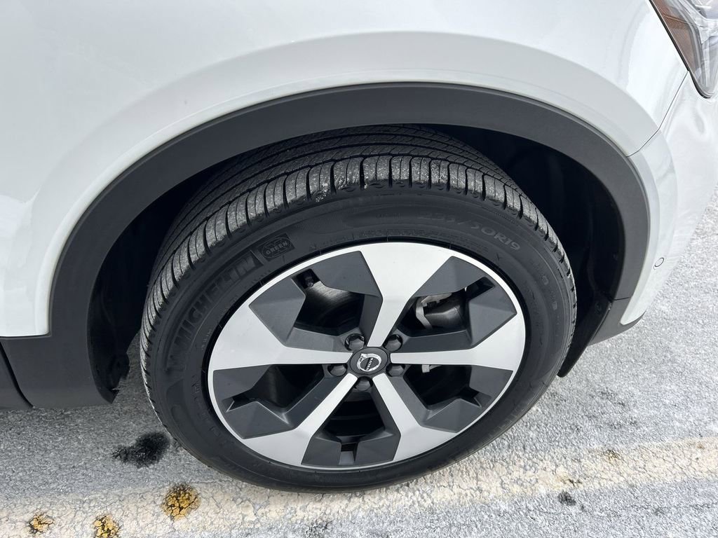 New 2026 Volvo XC40 B5 Plus w/ Protection Package Premier AWD/4WD image 13