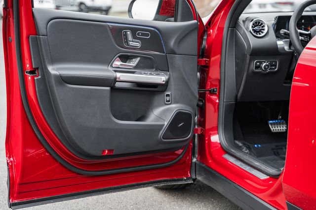 New 2026 Mercedes-Benz GLB 35 AMG 4MATIC image 40