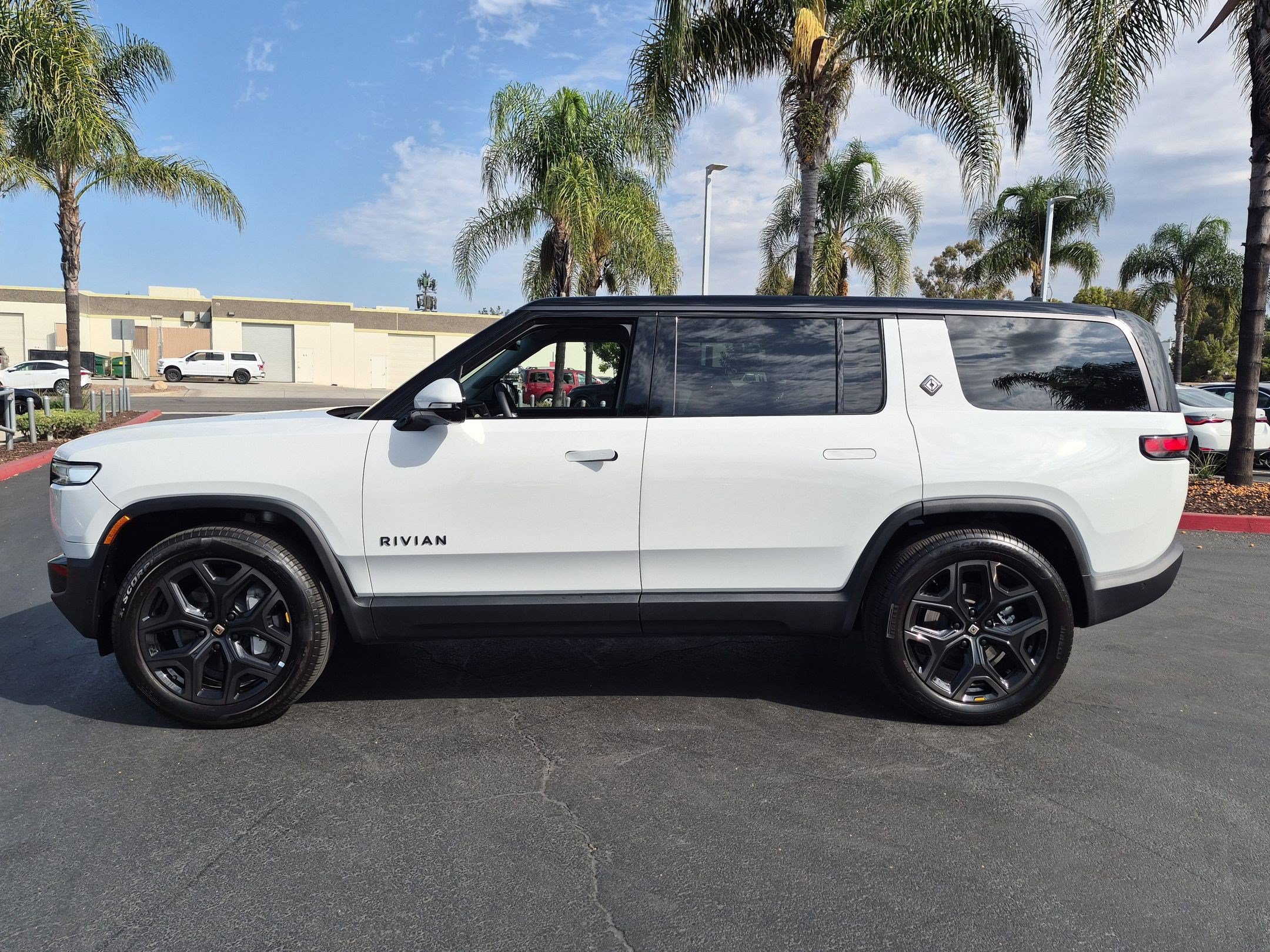 Used 2026 Rivian R1S Adventure AWD/4WD image 7