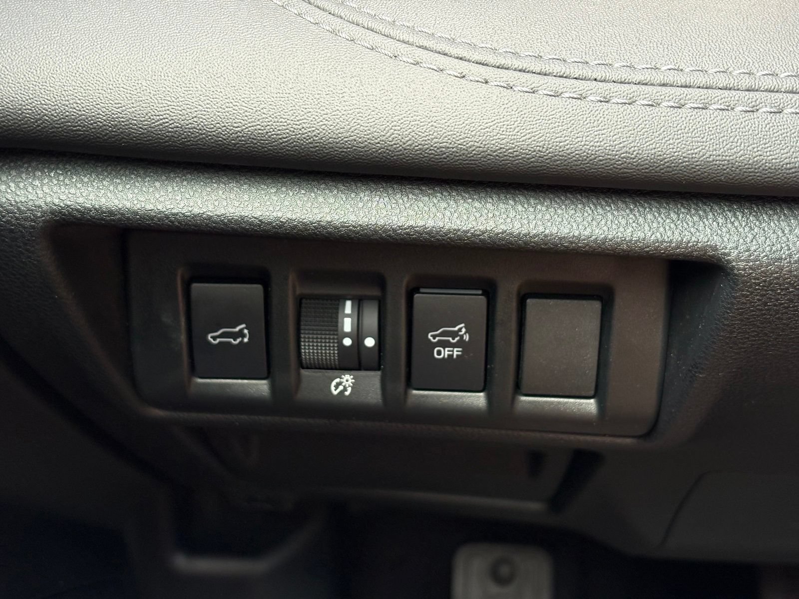 Certified 2024 Subaru Outback Limited AWD/4WD image 17