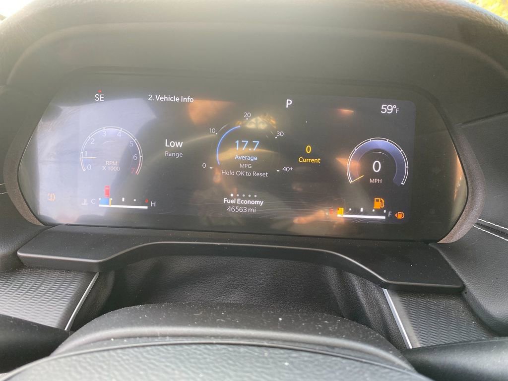 Used 2024 Jeep Grand Cherokee Laredo image 18