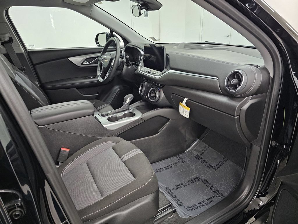 Used 2026 Chevrolet Blazer LT FWD image 24