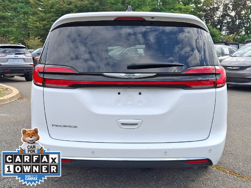 Used 2024 Chrysler Pacifica Touring-L FWD image 5
