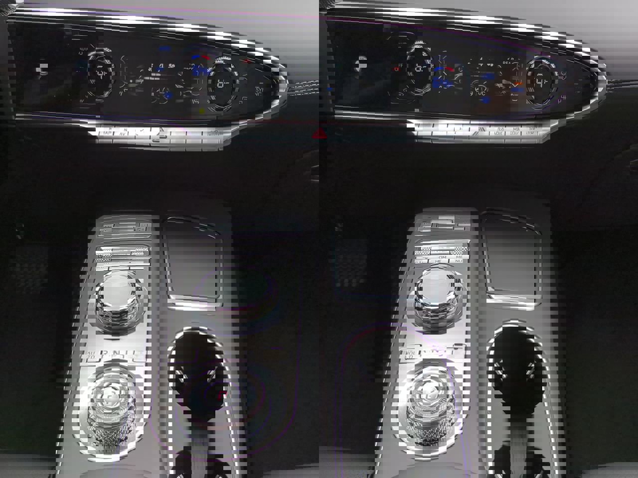 Certified 2025 Genesis GV70 2.5T w/ Select Package image 19