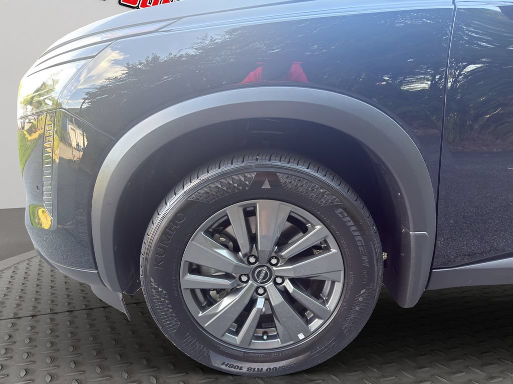 Used 2026 Nissan Pathfinder SV FWD image 14