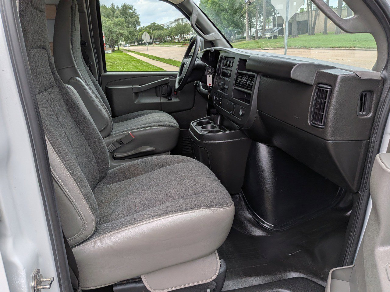 Used 2024 GMC Savana 2500 w/ Driver Convenience Package RWD image 12