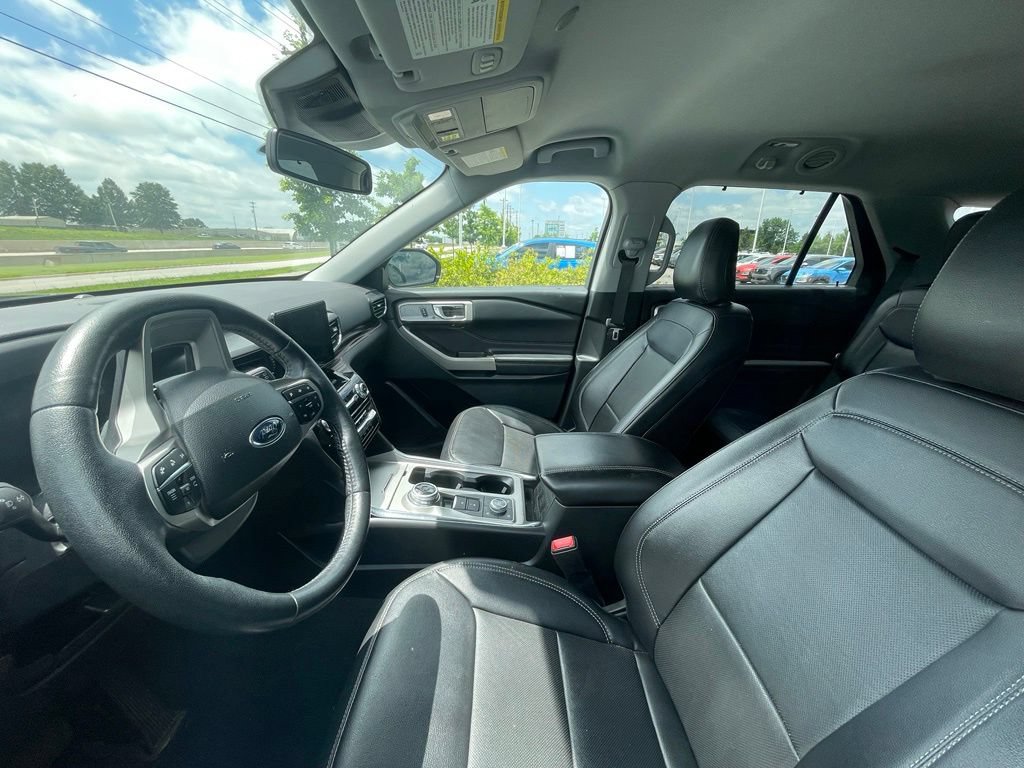 Used 2024 Ford Explorer Limited AWD/4WD image 5