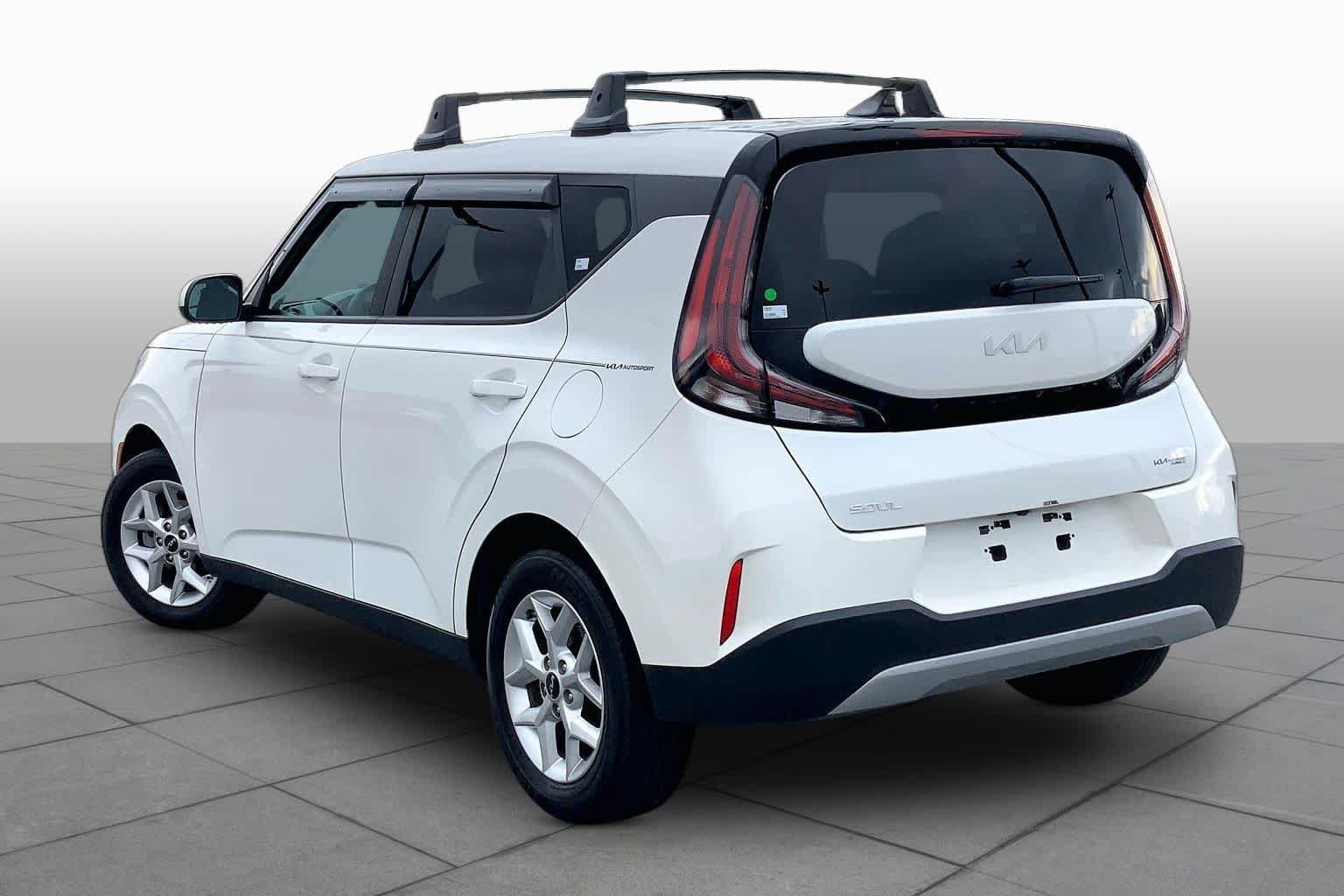 Used 2025 Kia Soul LX w/ LX Technology Package FWD image 11