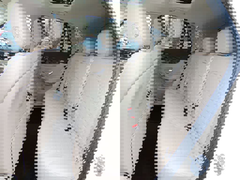 Used 2021 Mercedes-Benz GLC 300 4MATIC image 13