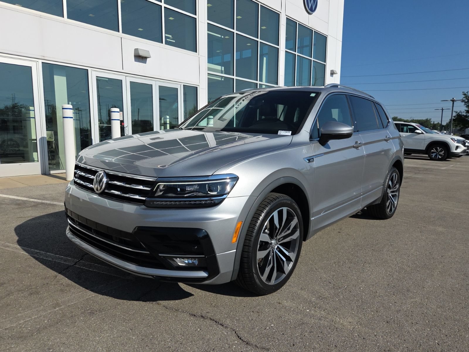 Used 2019 Volkswagen Tiguan SEL Premium R-Line AWD/4WD image 13
