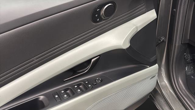 Used 2024 Hyundai Elantra Limited FWD image 21