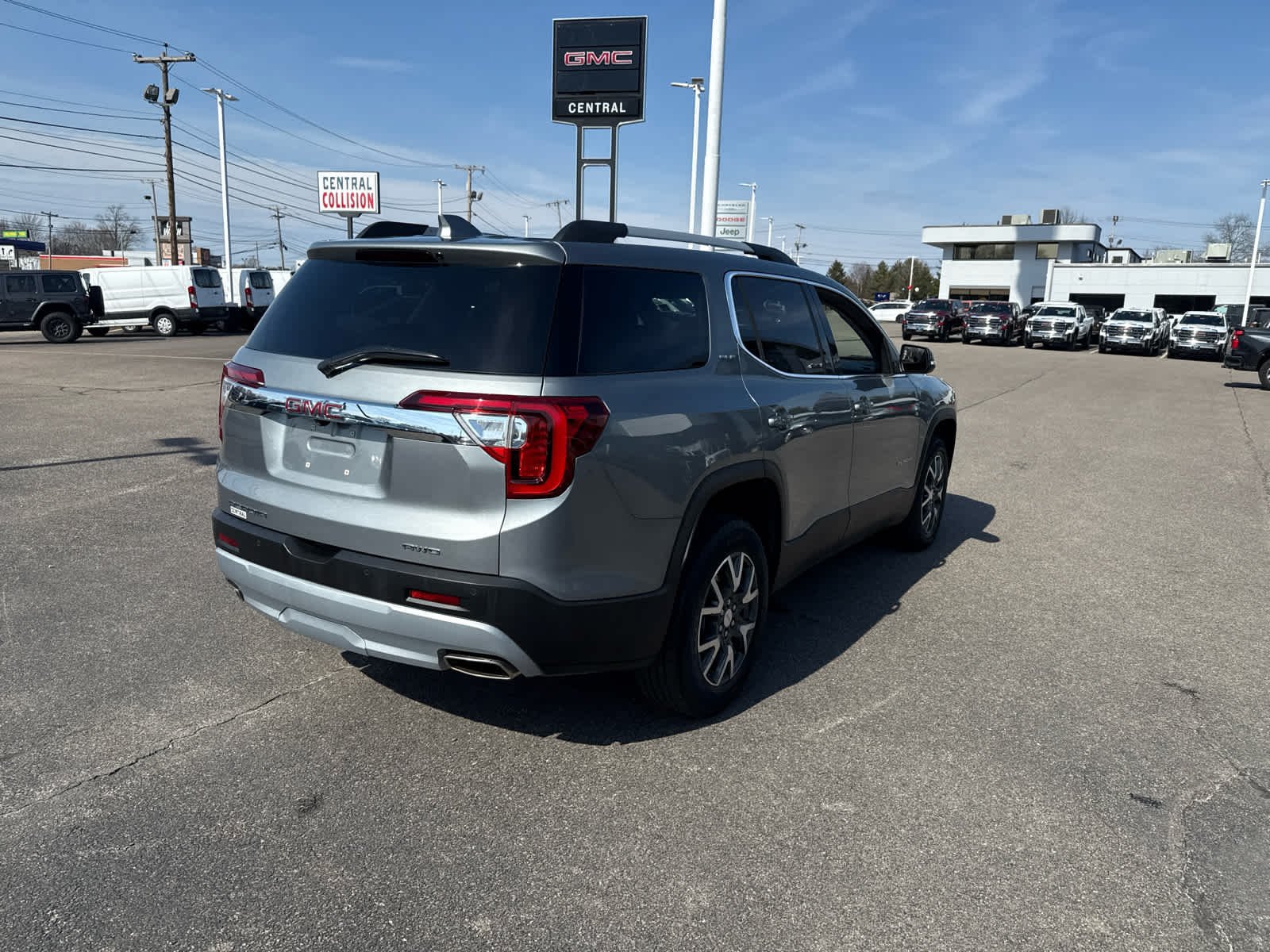 Certified 2023 GMC Acadia SLE w/ Driver Convenience Package AWD/4WD image 5
