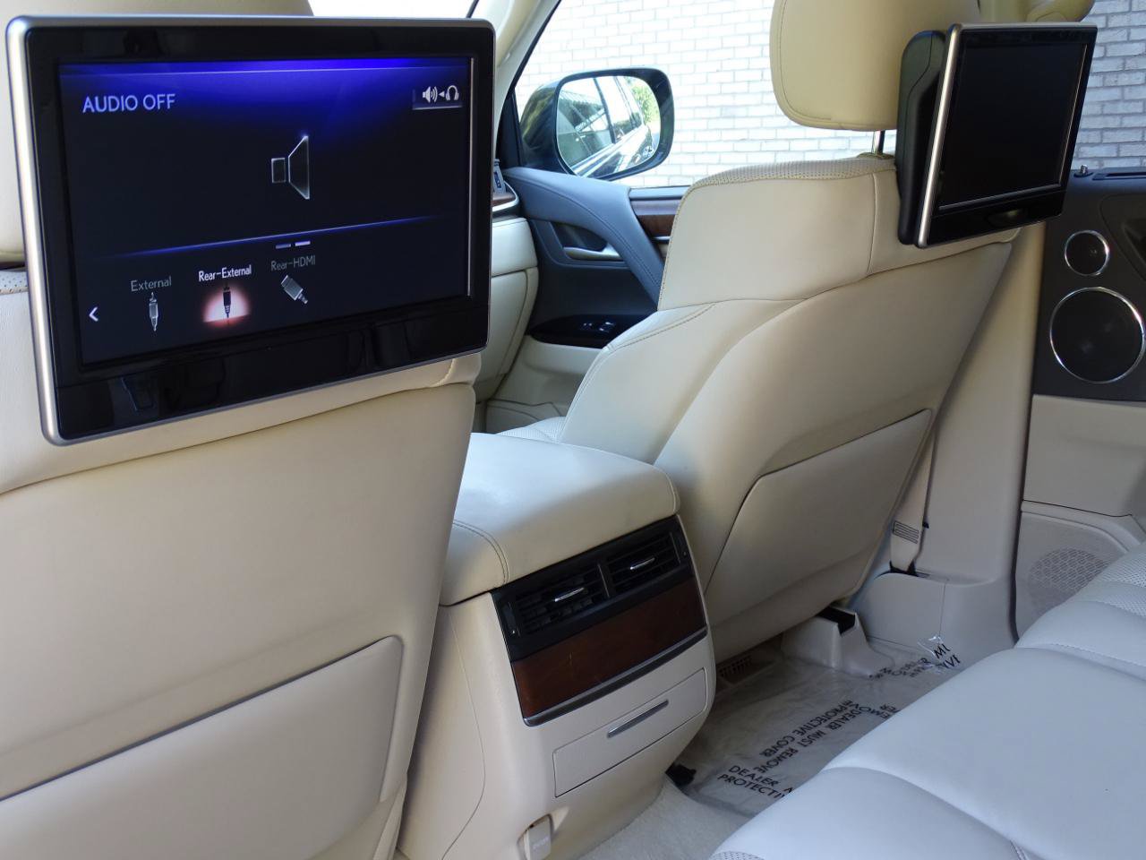Used 2016 Lexus LX 570 4WD w/ Luxury Package image 36