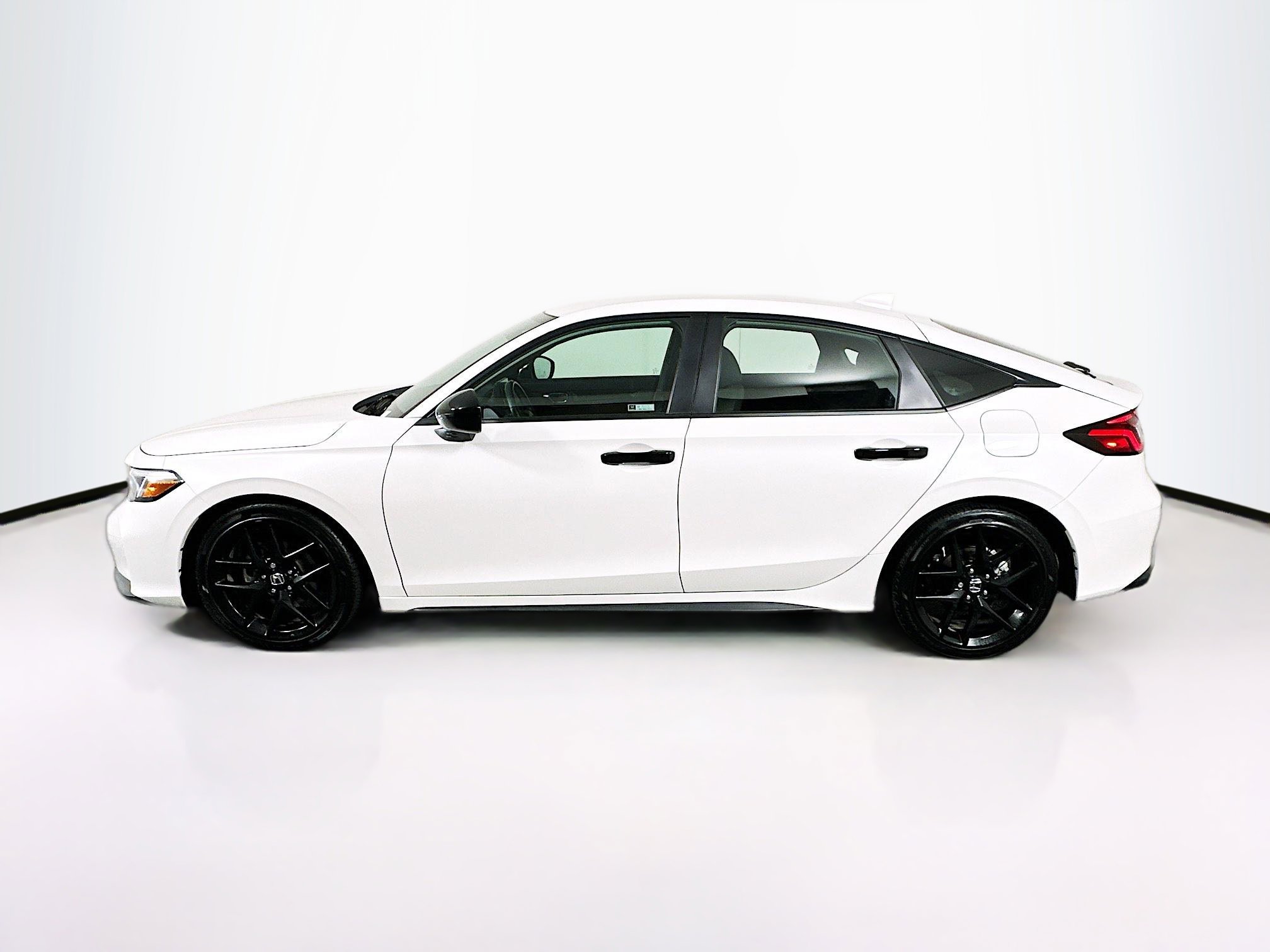 Used 2025 Honda Civic Sport image 4