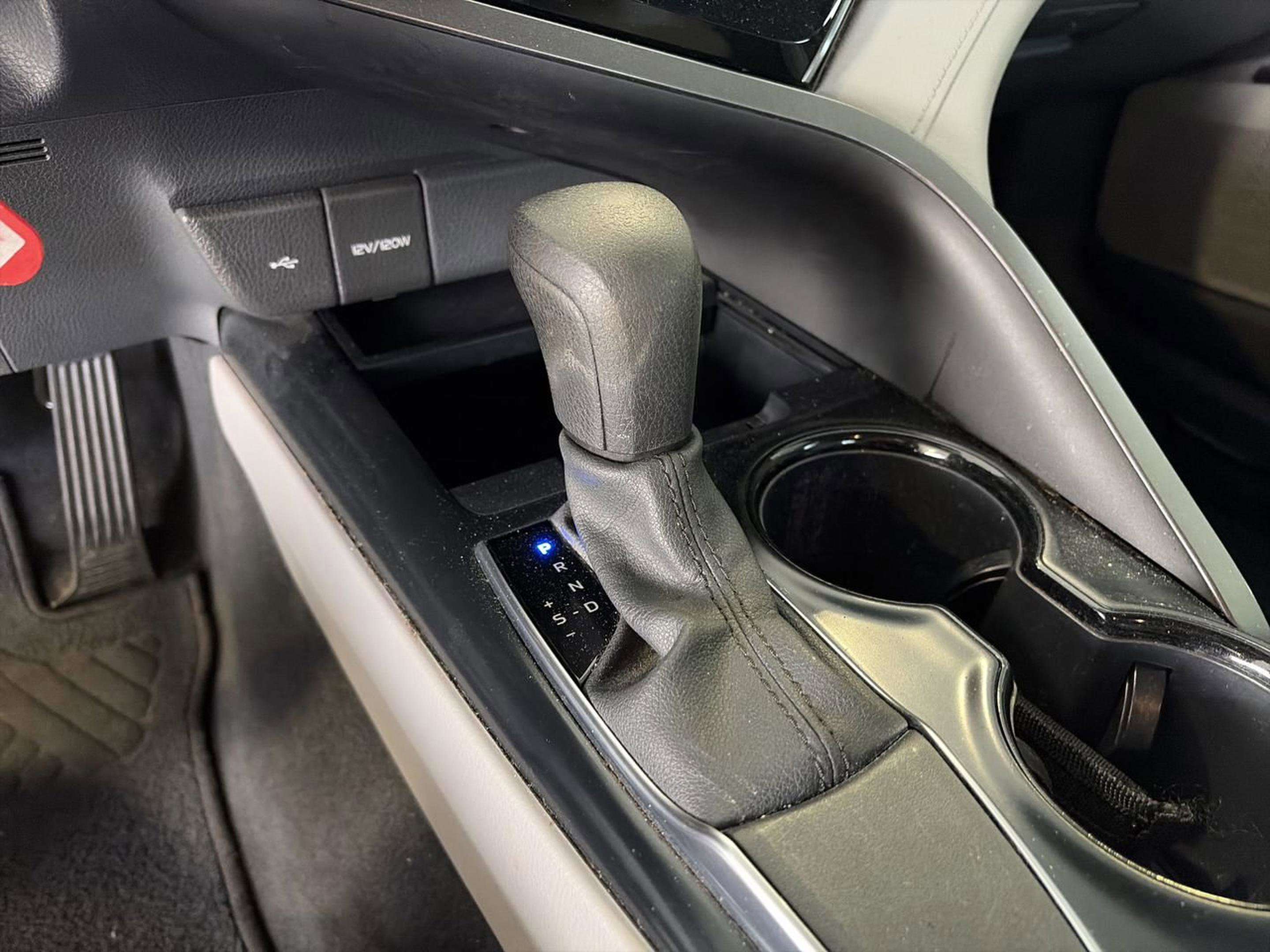 Used 2020 Toyota Camry LE image 16