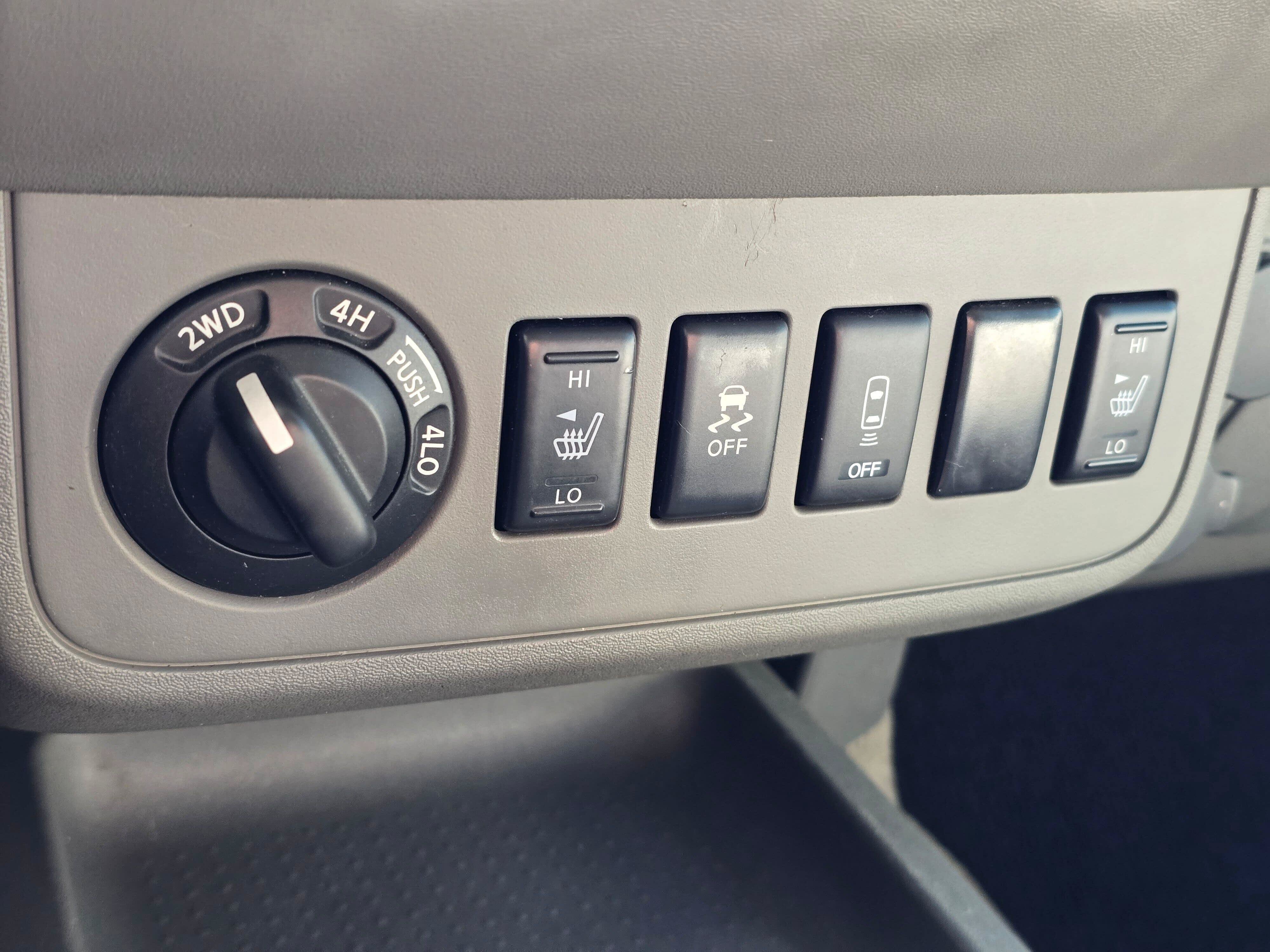 Used 2013 Nissan Frontier SL AWD/4WD image 27
