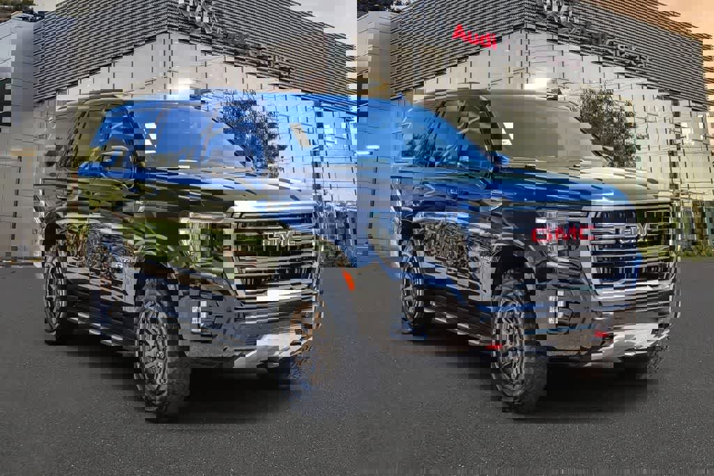 Used 2021 GMC Yukon AT4 w/ Rear Media and Nav Package image 5