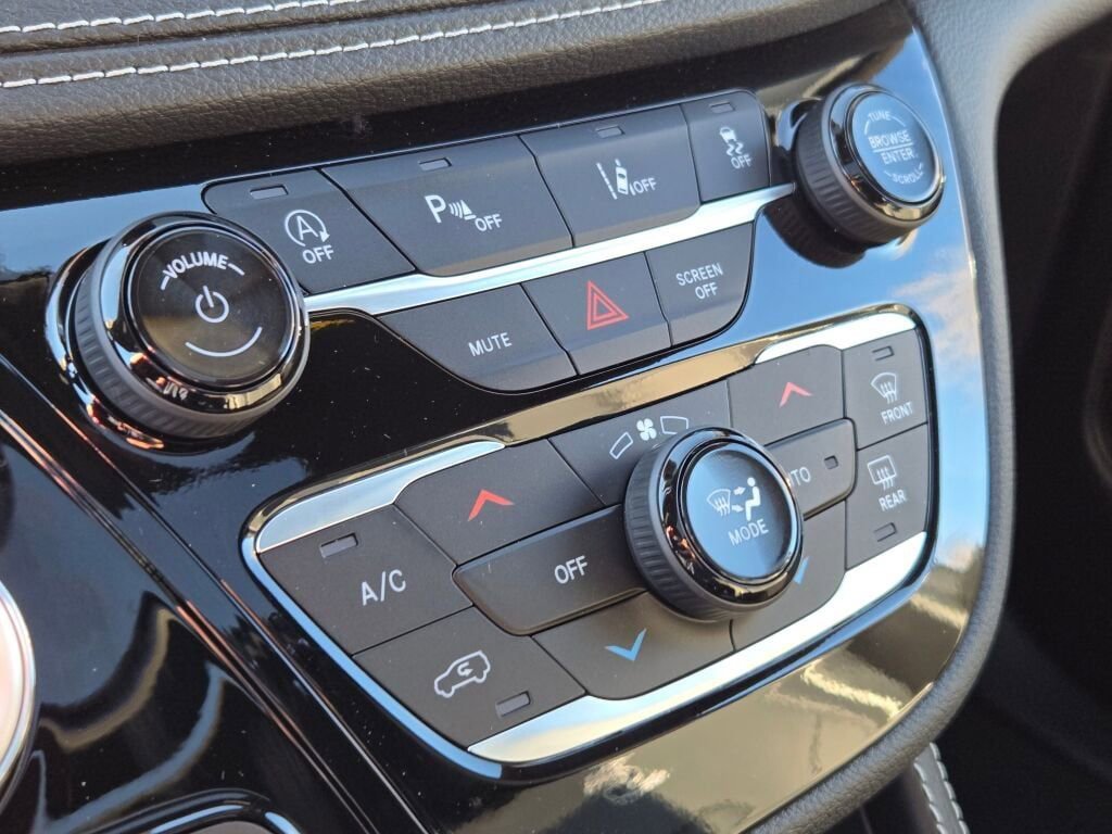 New 2026 Chrysler Pacifica Limited w/ S Appearance Package image 27