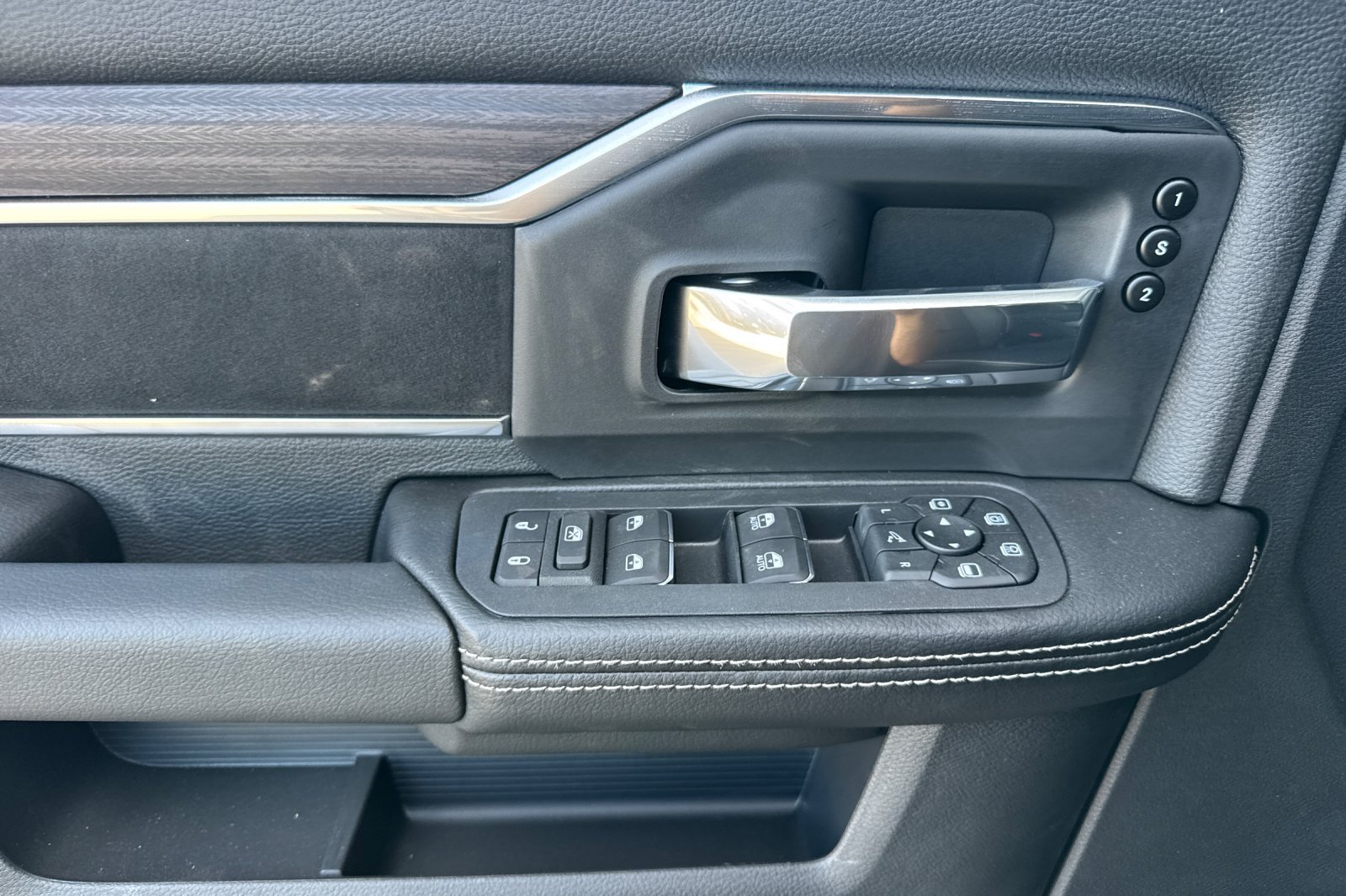 New 2026 RAM 3500 Laramie w/ Night Edition AWD/4WD image 10