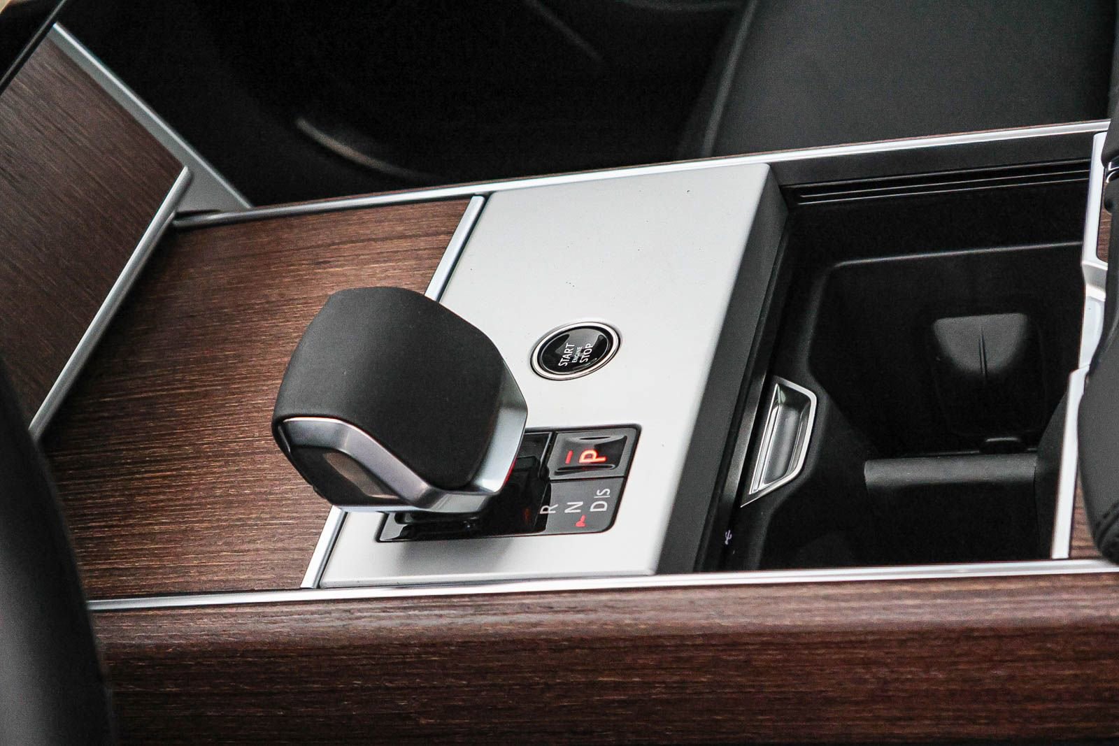 New 2025 Land Rover Range Rover SE image 26