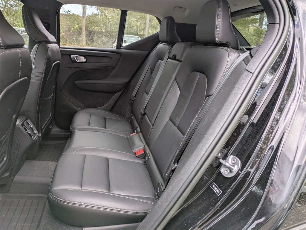 Used 2023 Volvo XC40 B5 Plus AWD/4WD image 13